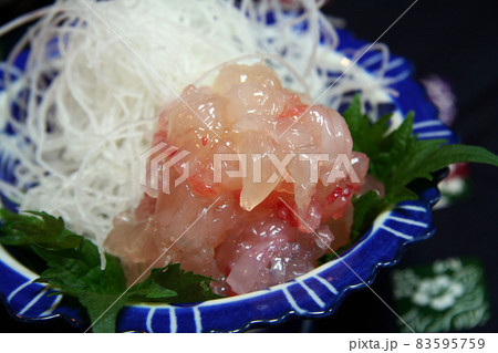 高足小鉢に盛られた伊勢エビのお造り 高足小鉢に盛られた伊勢エビのお造り 83595759