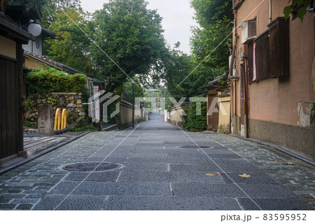 京都 有名観光地の観光客のまだ居ない早朝のねねの道 京都 有名観光地の観光客のまだ居ない早朝のねねの道 83595952
