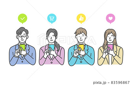 スマホを操作する人々 83596867