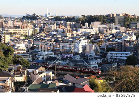 秋の夕暮れ 横浜の街 下町 井土ヶ谷 京急600型 秋の夕暮れ 横浜の街 下町 井土ヶ谷 京急600型 83597878