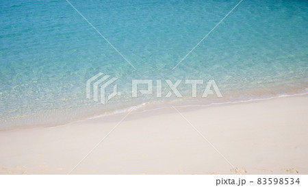 海岸の波打際と砂浜 83598534