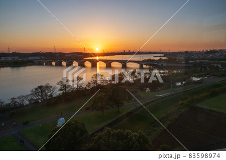 夕暮れの手賀大橋 83598974