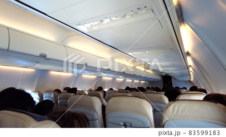 航空機の機内 航空機の機内 83599183