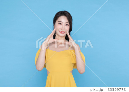 shopping event concept, smiling beautiful Korean Asian woman with hand motion, shouting pose shopping event concept, smiling beautiful Korean Asian woman with hand motion, shouting pose 83599778