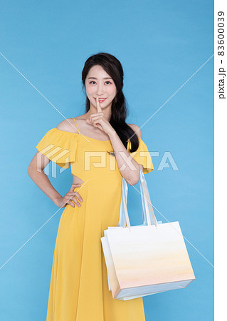 shopping event concept, beautiful Korean Asian woman with shopping bag shopping event concept, beautiful Korean Asian woman with shopping bag 83600039