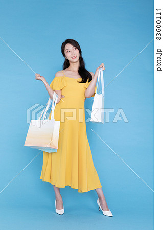 shopping event concept, beautiful Korean Asian woman with shopping bag shopping event concept, beautiful Korean Asian woman with shopping bag 83600114