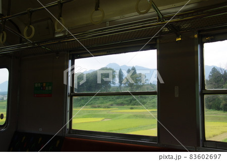 旧信越本線（妙高はねうまライン）車内から妙高山望む1 83602697