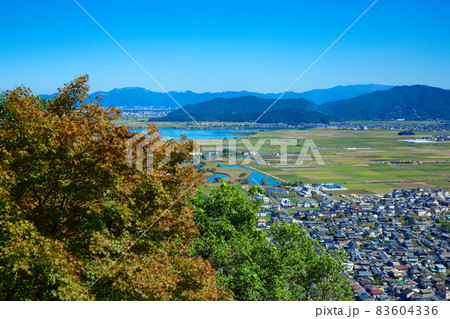 八幡山ロープウェイ　山頂駅より西の湖・安土方面の田園風景を望む 83604336