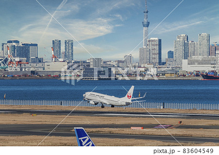 羽田空港第2ターミナルを離陸したjal機と東京スカイツリー 空合成 の写真素材