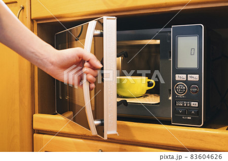 電子レンジ　温め　使用イメージ 83604626