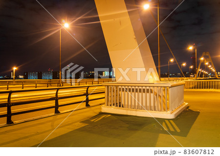 夜の豊里大橋 83607812