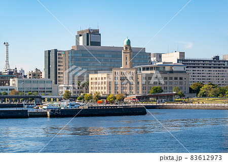 秋晴れの都市風景 秋晴れの都市風景 83612973