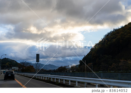 雲のかかった空 83614052