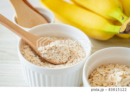 二種類のオートミール 二種類のオートミール 83615122