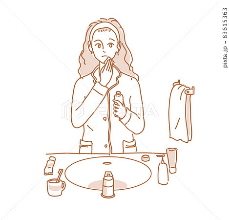 パジャマでスキンケアをする女性　 83615363