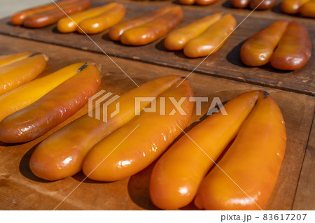 天日干しされるカラスミ 83617207