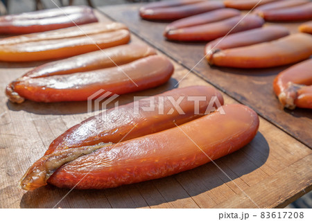 天日干しされるカラスミ 83617208