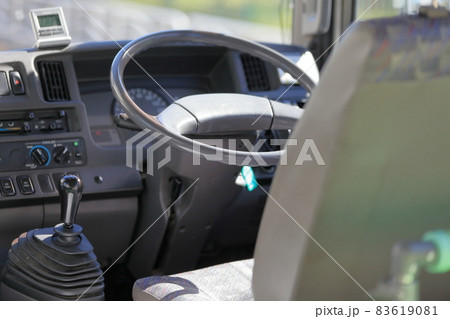 マイクロバス運転席　イメージ 83619081