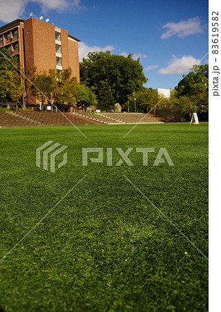 キャンパス 学生生活 大学 芝生広場 校舎 学びの場 キャンパス 学生生活 大学 芝生広場 校舎 学びの場 83619582