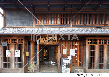 奈良　元興寺町の町並み　にぎわいの家　格子の家 83621309