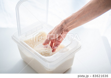 ライスストッカーと計量カップ ライスストッカーと計量カップ 83621636