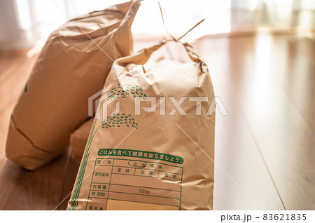 新米を玄米でストック 83621835