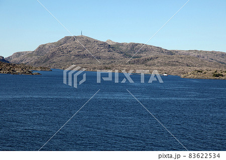 ノルウェー海のフィヨルドの岬の先端の地 ノルウェー海のフィヨルドの岬の先端の地 83622534