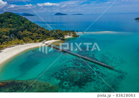 Beautiful tropical island koh Kham, white sand beach with volcanic rocks, near koh Mak, Trat Beautiful tropical island koh Kham, white sand beach with volcanic rocks, near koh Mak, Trat 83628063