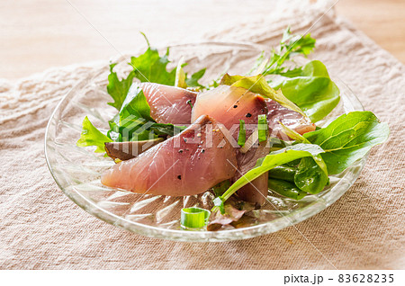 新鮮なブリのカルパッチョ 83628235