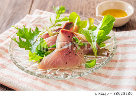 新鮮なブリのカルパッチョ 83628236