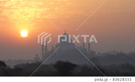 インド アグラ 世界遺産 タージ・マハル 夕日 朝焼け インド アグラ 世界遺産 タージ・マハル 夕日 朝焼け 83628333