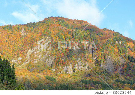 秋山郷の秋 錦秋の布岩遠望 秋山郷の秋 錦秋の布岩遠望 83628544