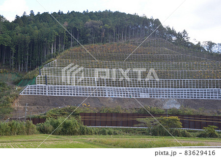 土砂崩れ対策工事中 83629416