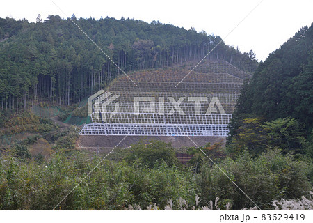 土砂崩れ対策工事中 83629419