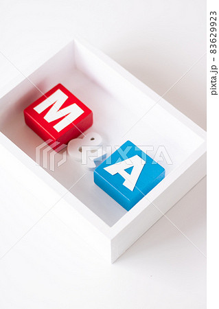 木箱に入ったM&A 83629923