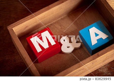 木箱に入ったM&A 83629945