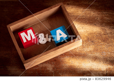 木箱に入ったM&A 83629946