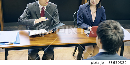 面接する人々 面談 ヒヤリング 面接する人々 面談 ヒヤリング 83630322
