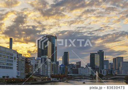 天満橋から見た中之島の夕景 大阪都市風景 天満橋から見た中之島の夕景 大阪都市風景 83630473
