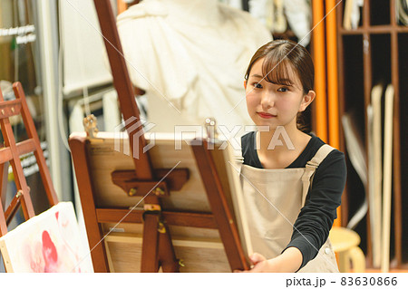 女性のアート活動 83630866