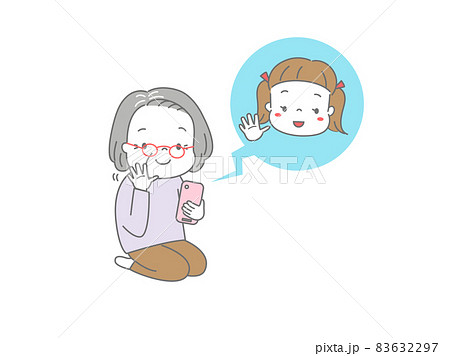 スマートフォンで孫とビデオ通話するおばあちゃん 83632297