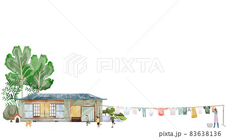 平家の庭で洗濯物を干す手描き水彩風イラスト 83638136
