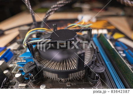 cpu fan is spinning Air heatsink to cool the The cpu keeps it from overheating and works efficiently. cpu fan is spinning Air heatsink to cool the The cpu keeps it from overheating and works efficiently. 83642387