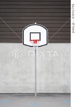 Basketball shield with basket on the pillar 83642706