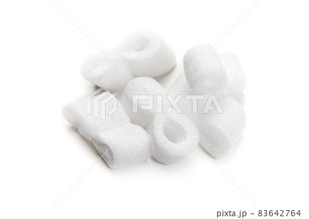 荷物梱包のクッション材 83642764