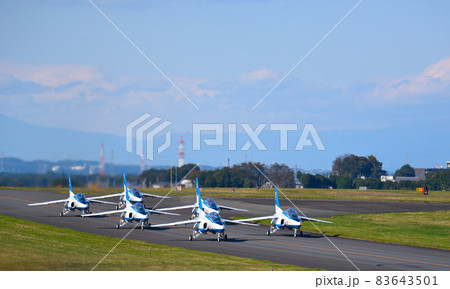 T-4ブルーインパルス離陸へタキシング 83643501