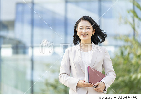 ミドルのビジネスウーマン 撮影協力「LINK FOREST」 83644740