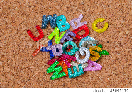 クラフト、パーツ、クラフトパーツ、手芸、工作、文字、アルファベット、英文字、ラメ、クリスタル、ガラス 83645130