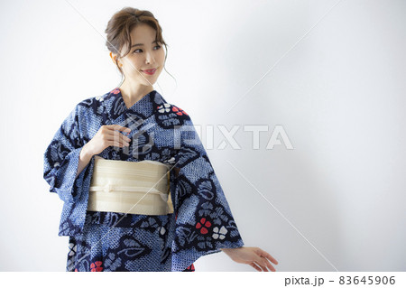 有松絞りの浴衣の女性 有松絞りの浴衣の女性 83645906