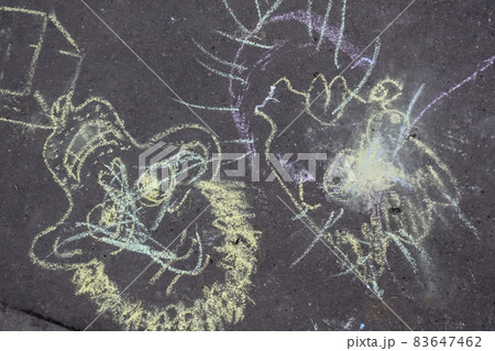 A child's drawing on a street, a sidewalk or a pavement. 83647462